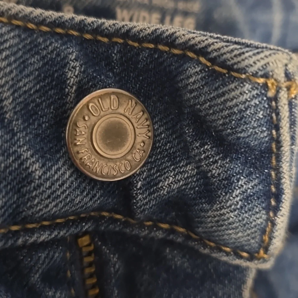 Old Navy Wide Leg Jeans - Picture 17 of 17